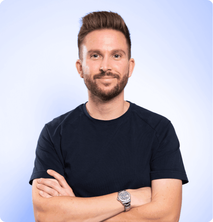 Moritz Lambrecht mit verschränkten Armen