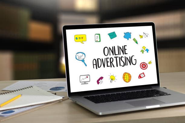 Online Advertising auf Laptop